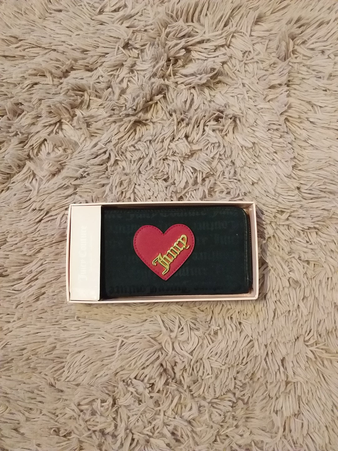 Monedero Negro con Corazon Grande Rojo
